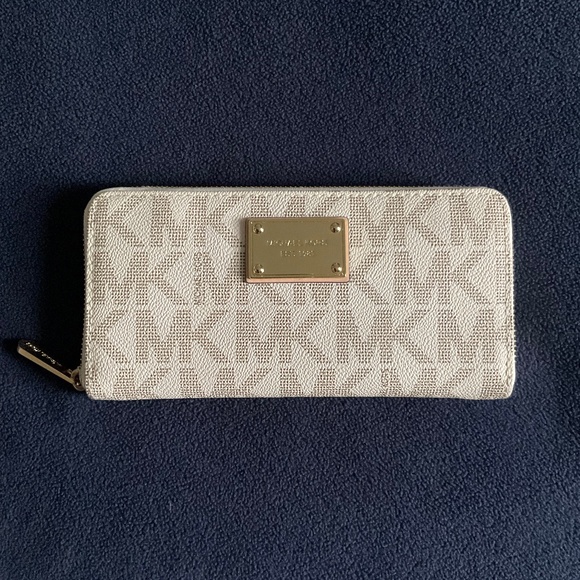 MICHAEL Michael Kors | Bags | Michael Kors Jet Set Monogram Zipper ...